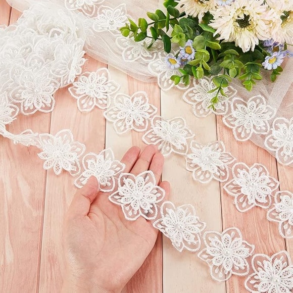 8” x 10” white vintage looking lace flower picture frame - Picture 5 of 5